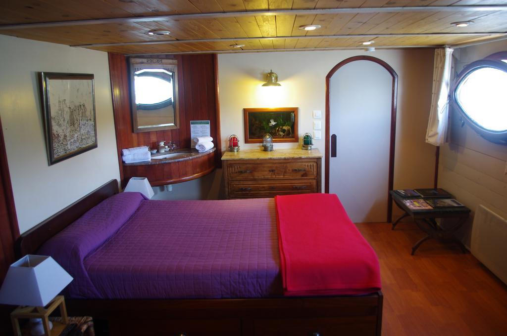 Peniche Le Hasard Bed & Breakfast Villeneuve-lès-Avignon Room photo
