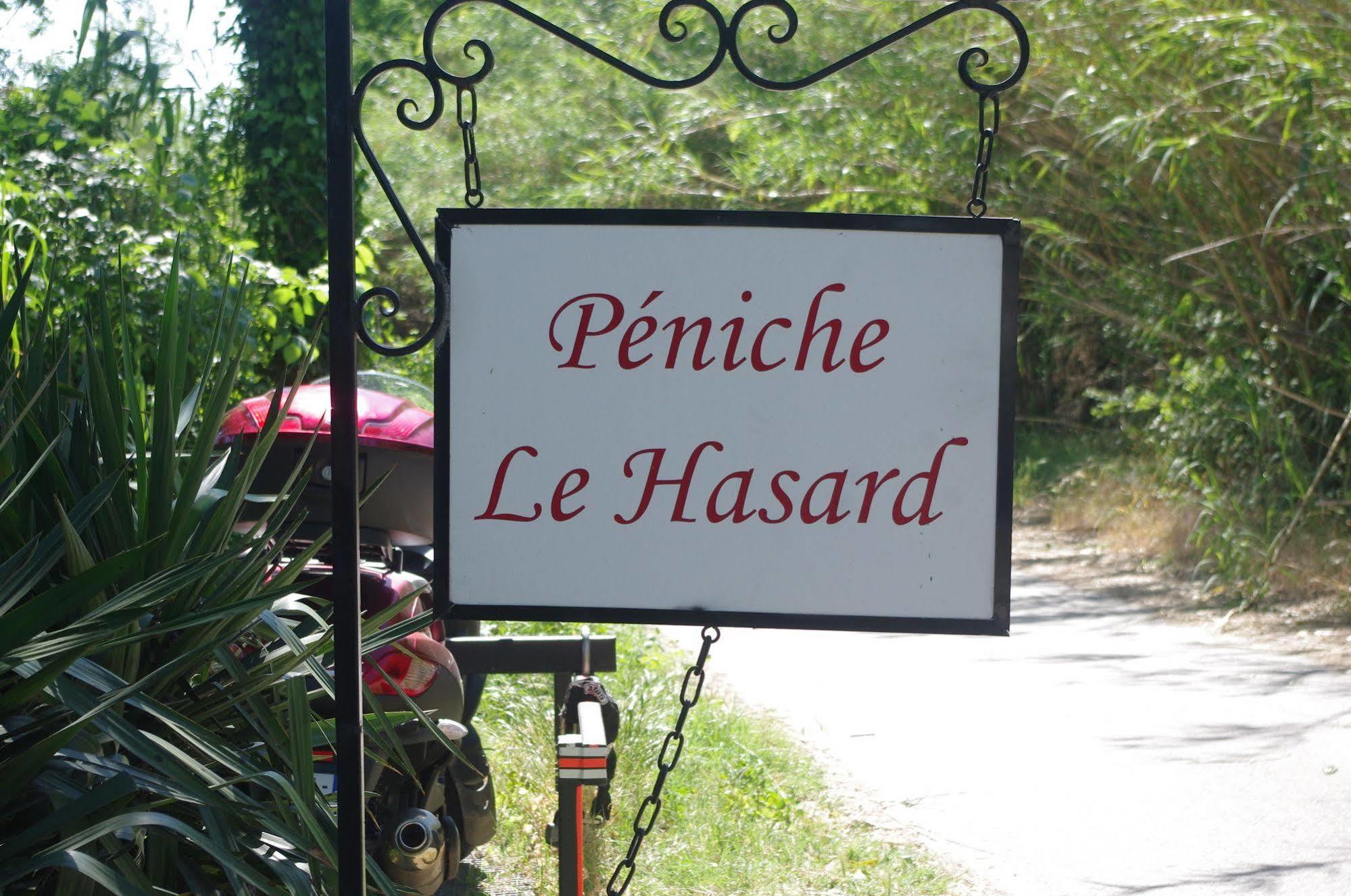 Peniche Le Hasard Bed & Breakfast Villeneuve-lès-Avignon Exterior photo